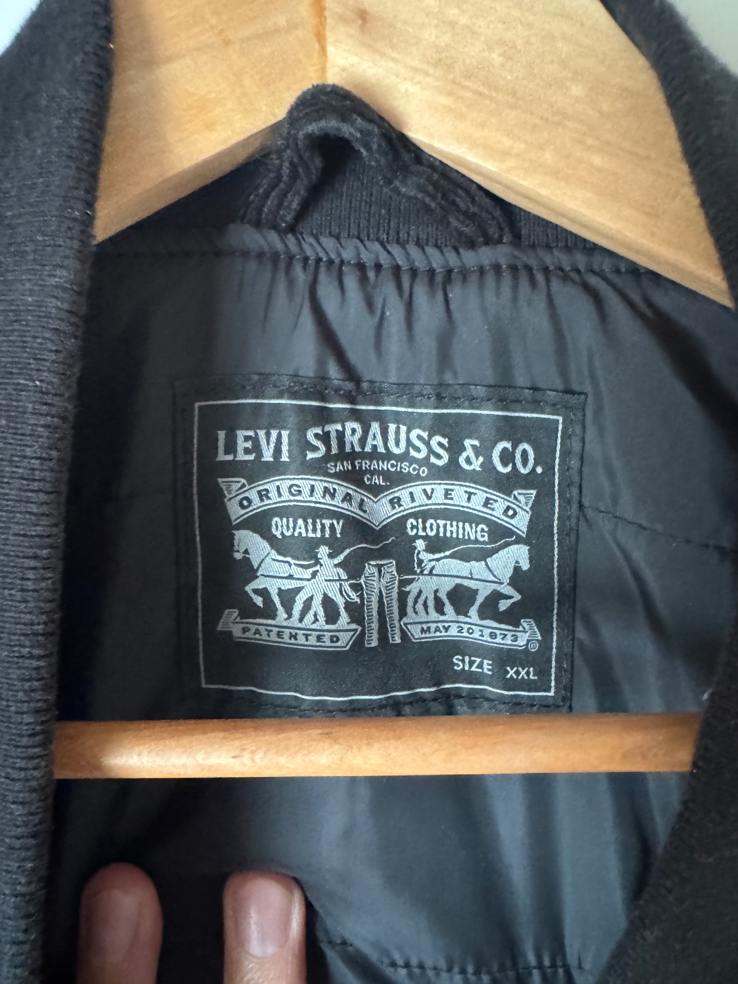 Levi's Quilted Deck Bomberjacke in Mineral Black XXL - Gesteppte Cord-Bomberjacke
