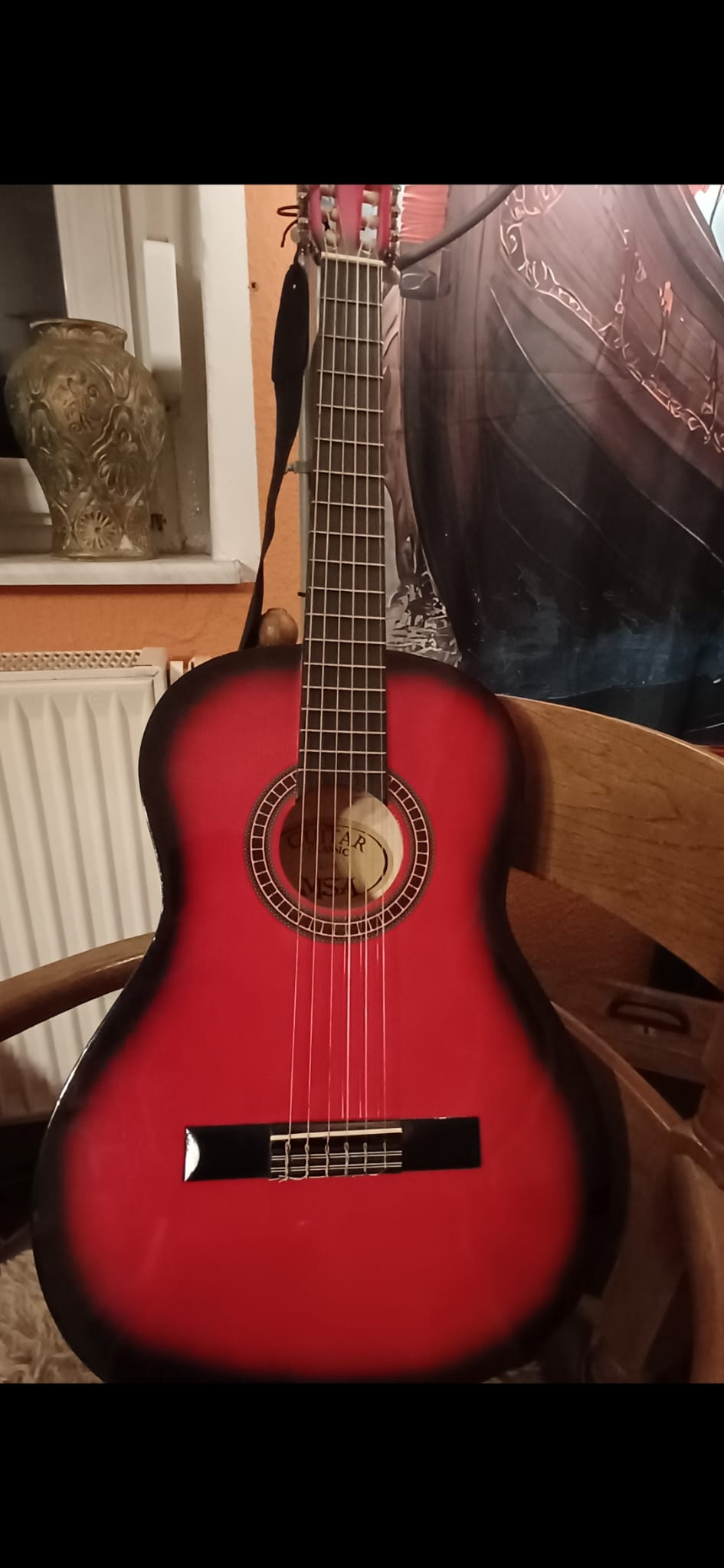 Klassische Gitarre Rot-Schwarz